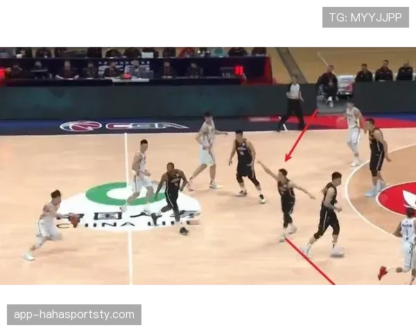 手球界定：判罚时判定手臂位置是否不自然的关键条件